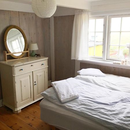 Charming Old Style Shanty Hvalba Buitenkant foto