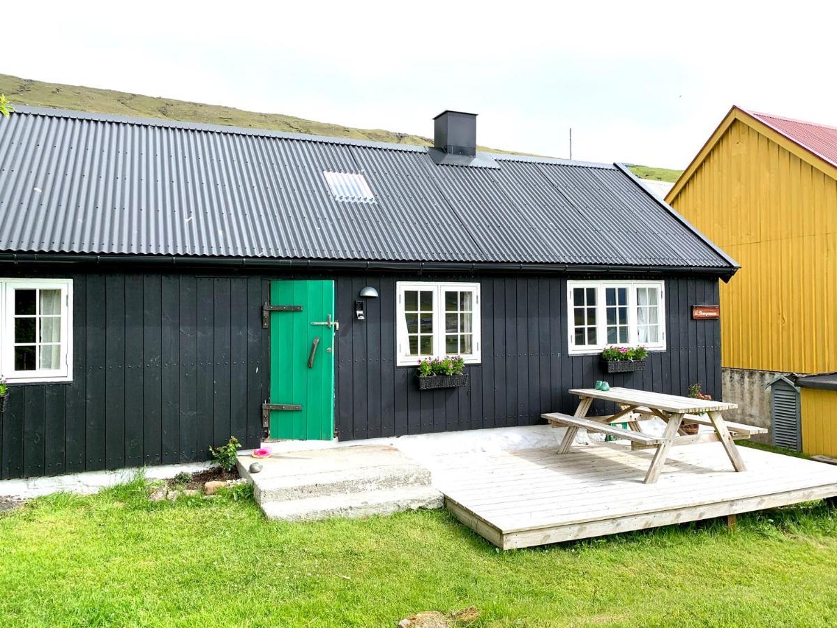 Charming Old Style Shanty Hvalba Buitenkant foto